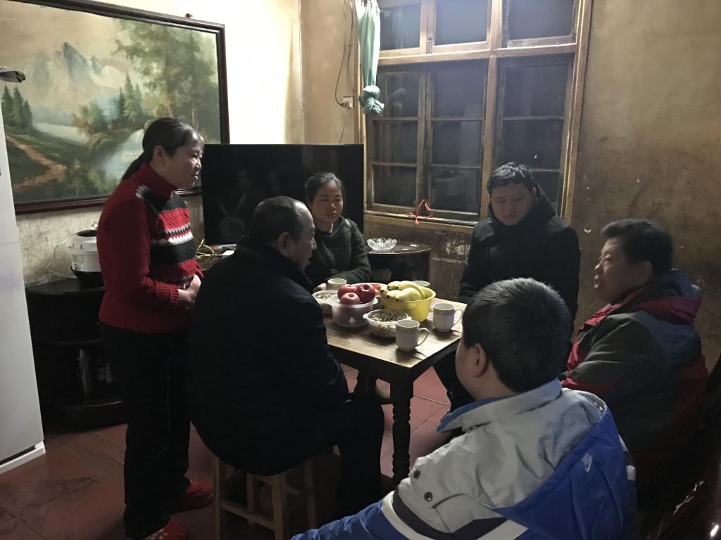 图为家访现场
