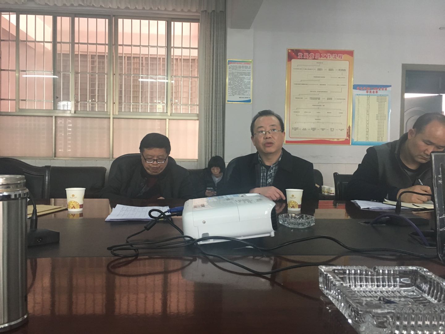 图为 黎奇升副董事长对公司工作进行指导点评