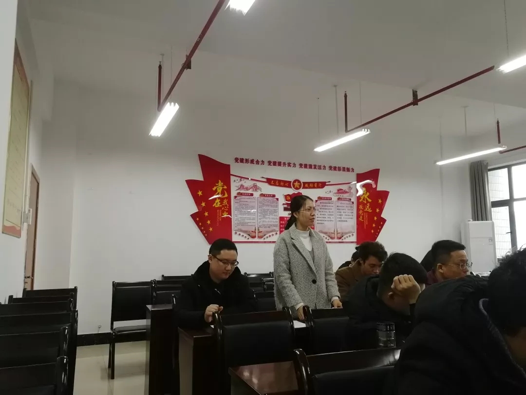 图为 员工讲话