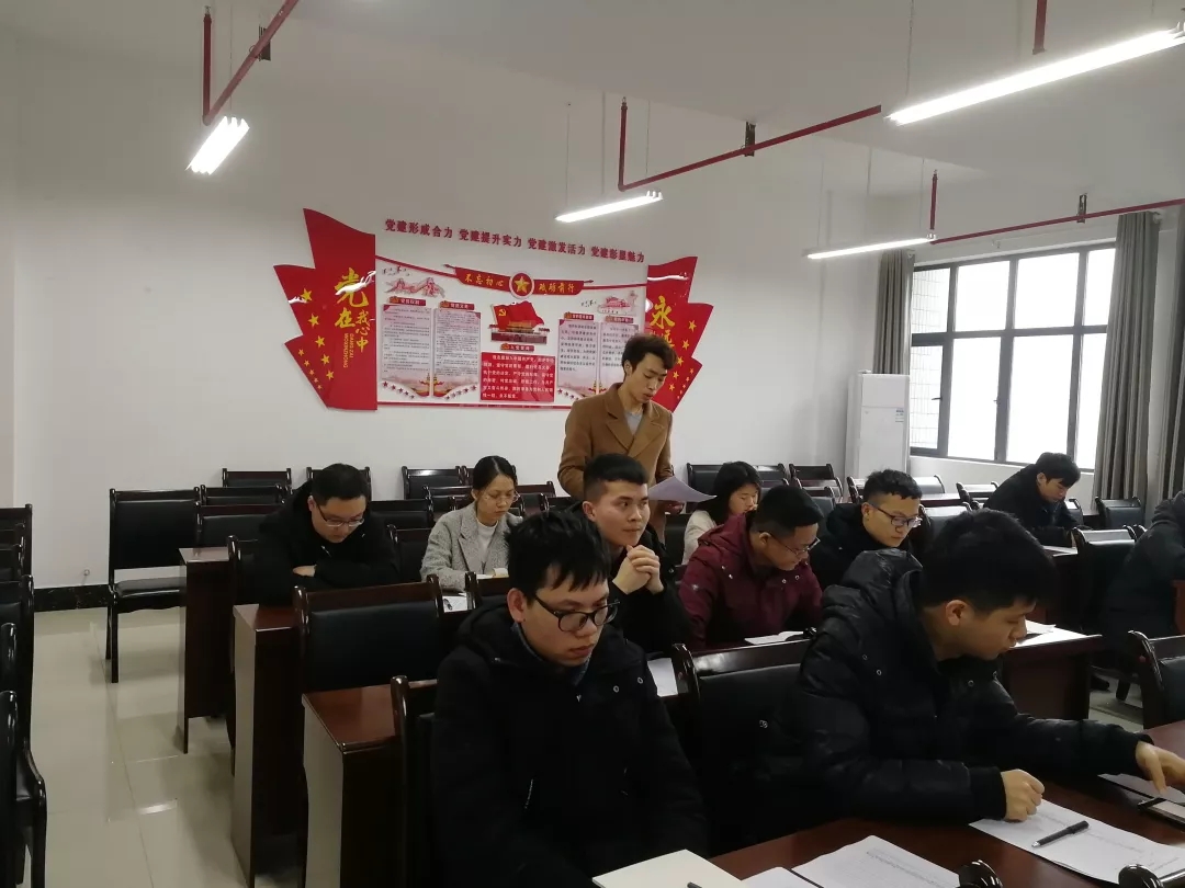 图为 员工讲话