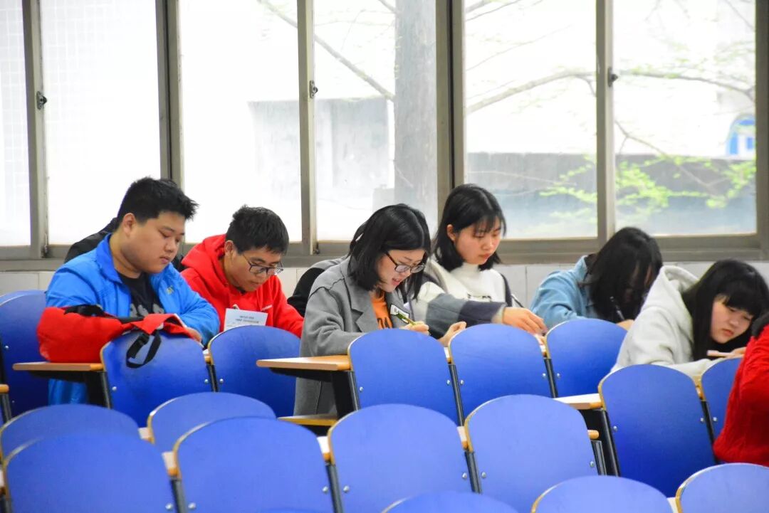 考试进行中