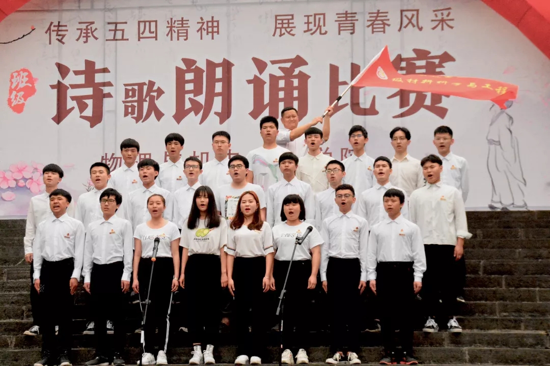 图为 朗诵现场(二)